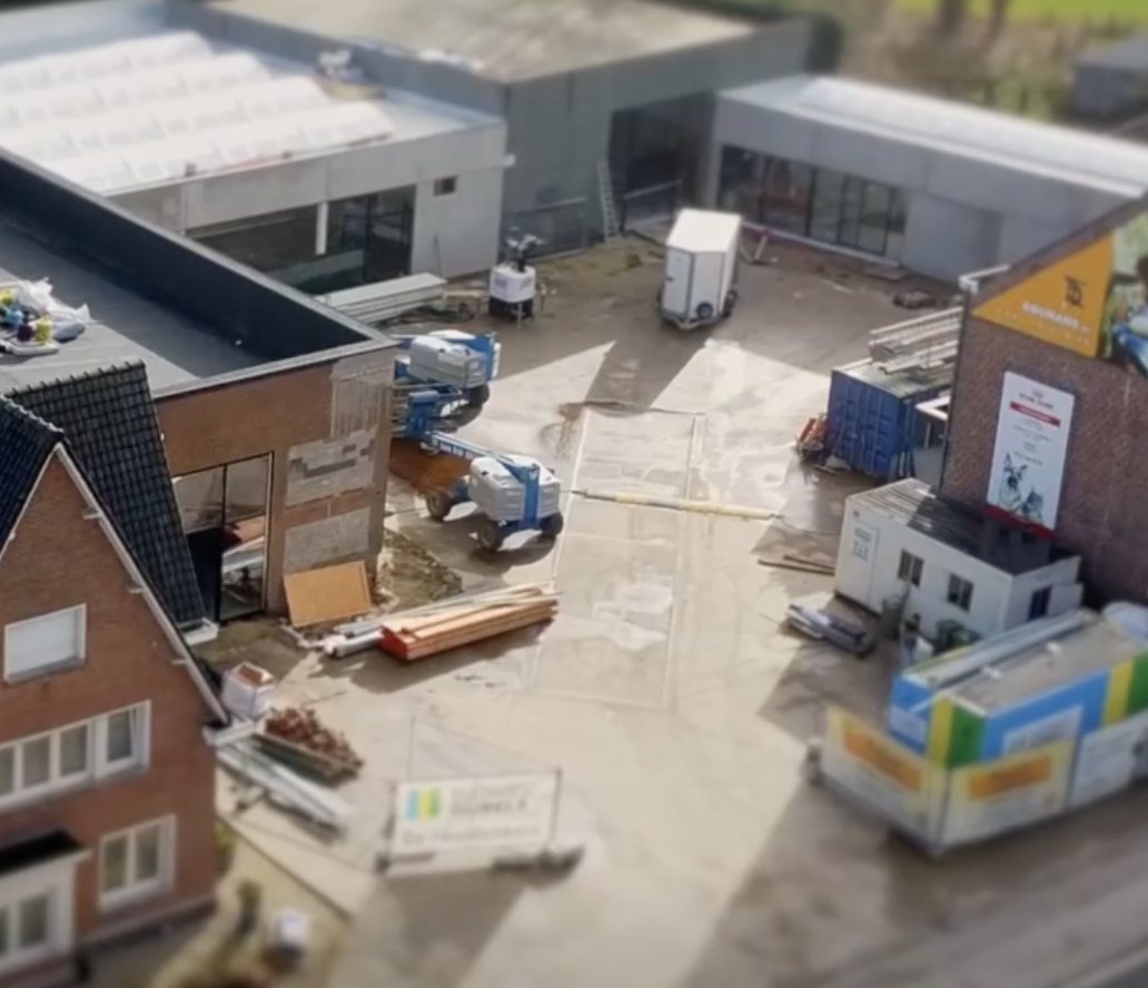 Dronebeeld van de verbouwing bij Bosmans Tuin & Dier in Bertem